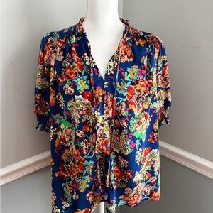 Umgee Mixed Floral Boho Top
Size Small
